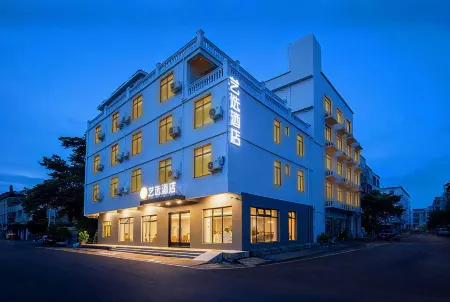 ELONG ME Hotel (Haikou Meilan Airport Terminal T1 and T2 Branch) Отели рядом с достопримечательностью «Qiongtai Normal University (Guilinyang Campus)»