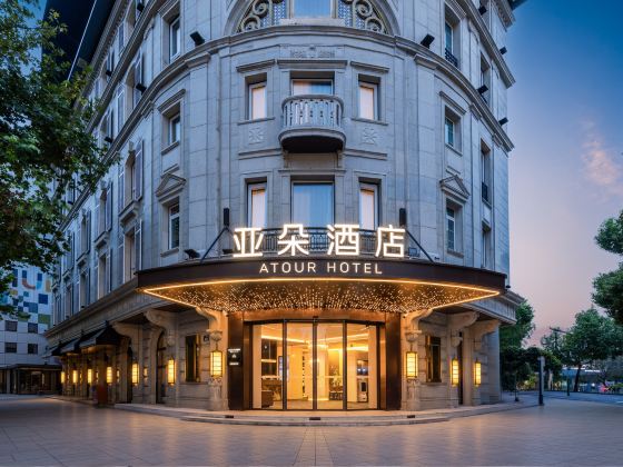 杭州西湖湖濱龍翔橋地鐵站亞朵酒店