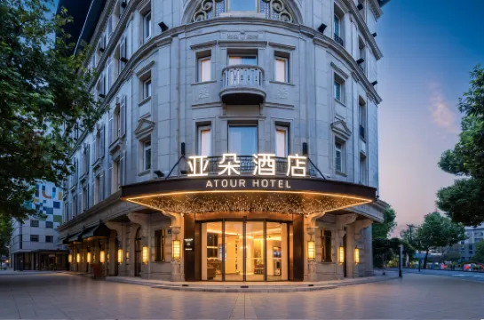 杭州西湖湖濱龍翔橋地鐵站亞朵飯店