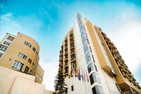 Capital Hotel and Spa Отели рядом с достопримечательностью «Собор Святой Троицы»