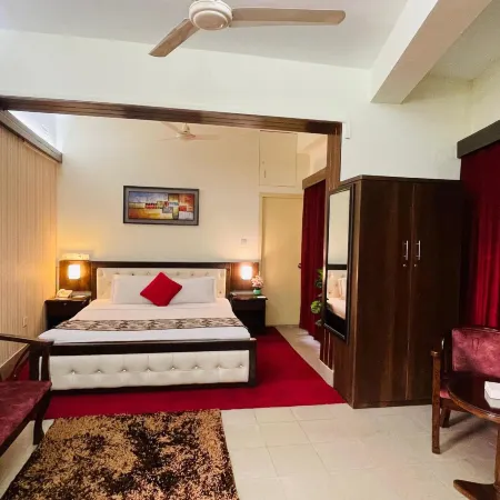 Hotel Grand Circle Inn