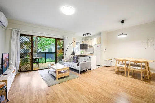 Burwood 2Br Lovely APT near Train with car parking