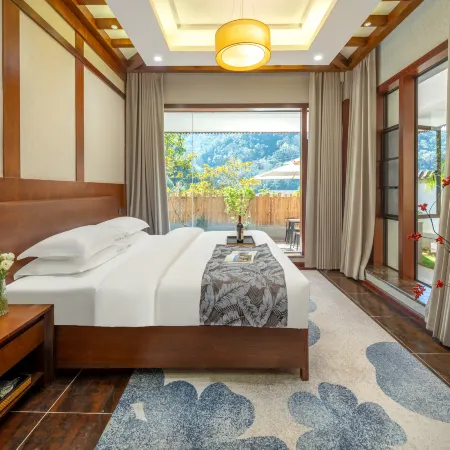 Luchuan Puyin Hot Spring Wellness Hotel