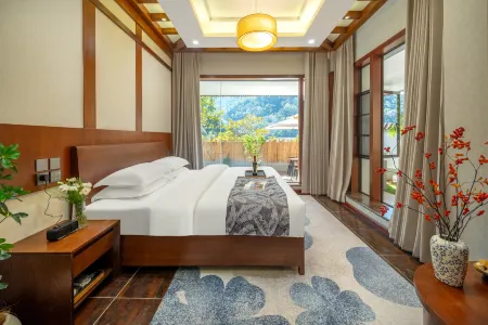 Luchuan Puyin Hot Spring Wellness Hotel