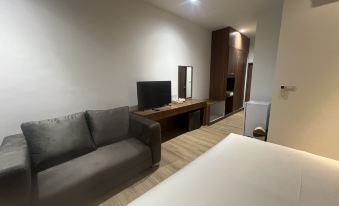 J&P Hotel Sriracha