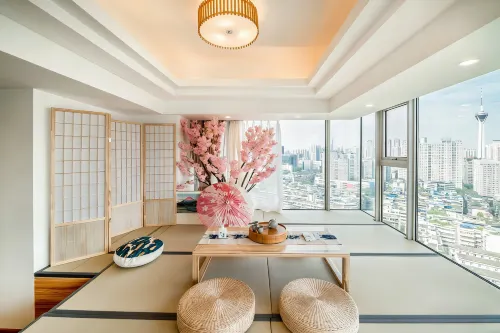 Mr. Smile Sky-View Designer Apartment - غرفة مطلة على الجبل