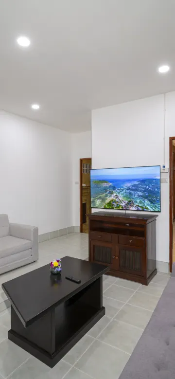 ห้องดีลักซ์วิลล่าอพาร์ทเมนต์ เตียงคิงไซส์ วิวทะเล พร้อมระเบียง