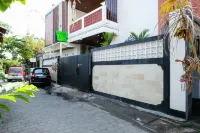 Urbanview Hotel Arta Guna Casa โรงแรมใกล้วงเวียนหกแยกเดนปาซาร์