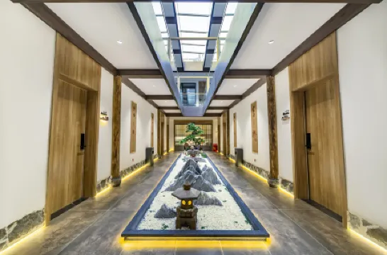 wutaishan boyueyazhuminsu wuyemiaodian Отели в г. Утайшань