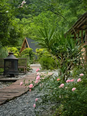 Three Rocks Valley  Cabin Resort & Restaurants Hotels in Zhaogong Mountain Scenic Area