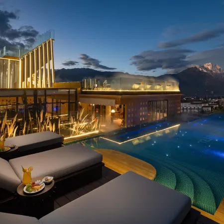 Bamboo Boat Snow Mountain Resort Lijiang Gucheng