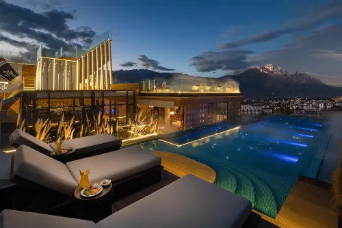 Bamboo Boat Snow Mountain Resort Lijiang Gucheng