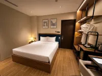 幸福生活大飯店&空中酒吧 西貢廣場 1－南凱科伊恩吉亞街（Saigon Square 1－Nam Ky Khoi Nghia）附近的飯店