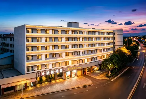 Qifan Hotel (Kunming Railway Station Huannan South Road Metro Station Branch)