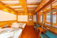 Langmulingka Lodge · Highland Serenity Cloudview Family Homestay (Langmusi)