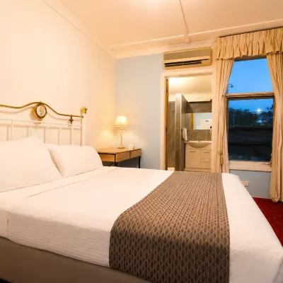 Georgian Court Inn Hotel dekat Taman Aami