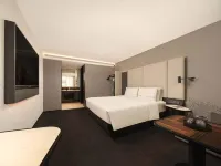 Shanghai International Tourism Resort Nanliu Highway Atour Hotel - Airport Shuttle