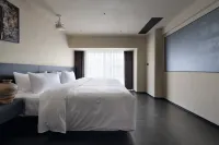Yinmo Hotel (Guiyang Jiaxiu Tower Yitian City)