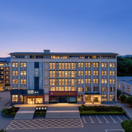 Chibi Yuexin Hotel