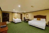 OYO Pinewood Inn & Suites Silsbee - 2-Star