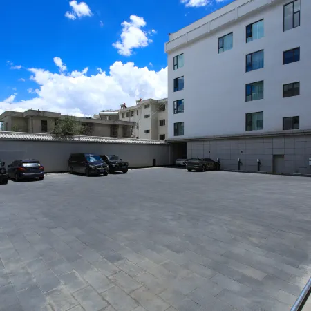 Lhasa Potala Palace Square Jiangsu Road Atour Hotel