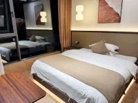Yuerong Shanyuan Homestay - شرفة