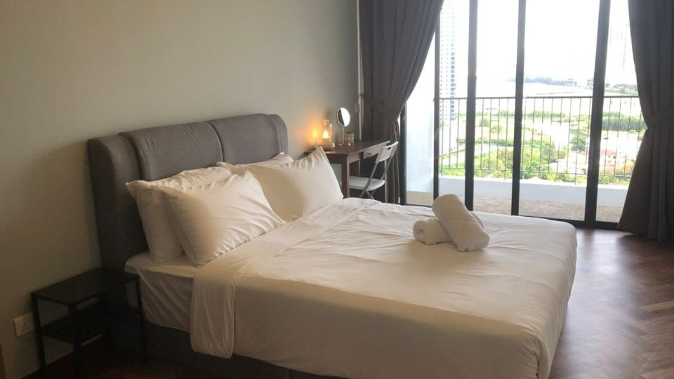 3BR Seaview Water Purify Sunrise Balcony 4QueenBed