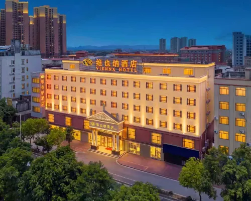Vienna Hotel (Luoding Luocheng Branch) Hotéis próximos à(ao) Luoding Jiangbin Park