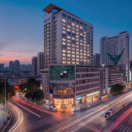 Flowers Pleasing Qing Ju  Hotel(Chengdu taiguli Chunxi Road store)