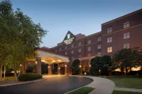 Embassy Suites by Hilton Lexington/UK Coldstream - parking