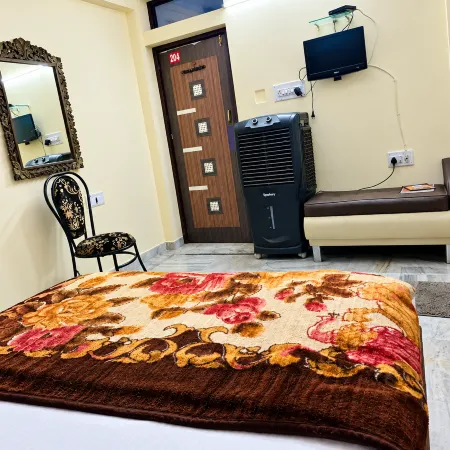 OYO 62194 Pleasure Palace