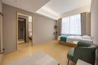 Pebble Hotel (Chifeng Aohan Banner) - parking