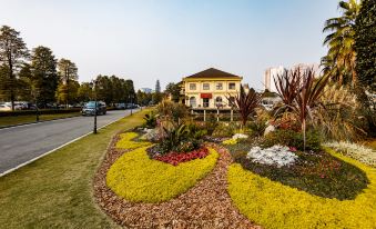 Cezanne Manor Hotel & Resort
