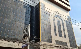 Omni Tower Sukhumvit Nana by Direct Rooms