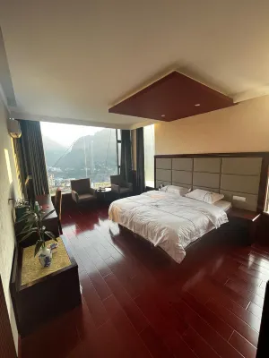 Grand Hotel Daguan Hotel dekat Culture Square