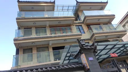 Yulong Narongju Inn (Lijiang High-speed Railway Station)