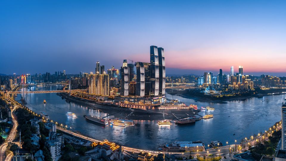 Qianhe Zhixuan High-View Hotel (Jiefangbei Hongyadong)