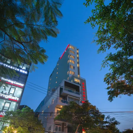 Canary Nha Trang Hotel Отели рядом с достопримечательностью «Хончонг»