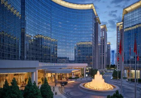 Grand Hyatt Beijing at Oriental Plaza Отели рядом с достопримечательностью «Jinzhongdu Park»