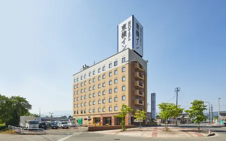 Toyoko Inn Yonezawa Ekimae Отели рядом с достопримечательностью «Kasugasan Rinsenji Temple»