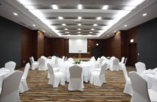 ราอน โฮเทล แอนด์ รีสอร์ท