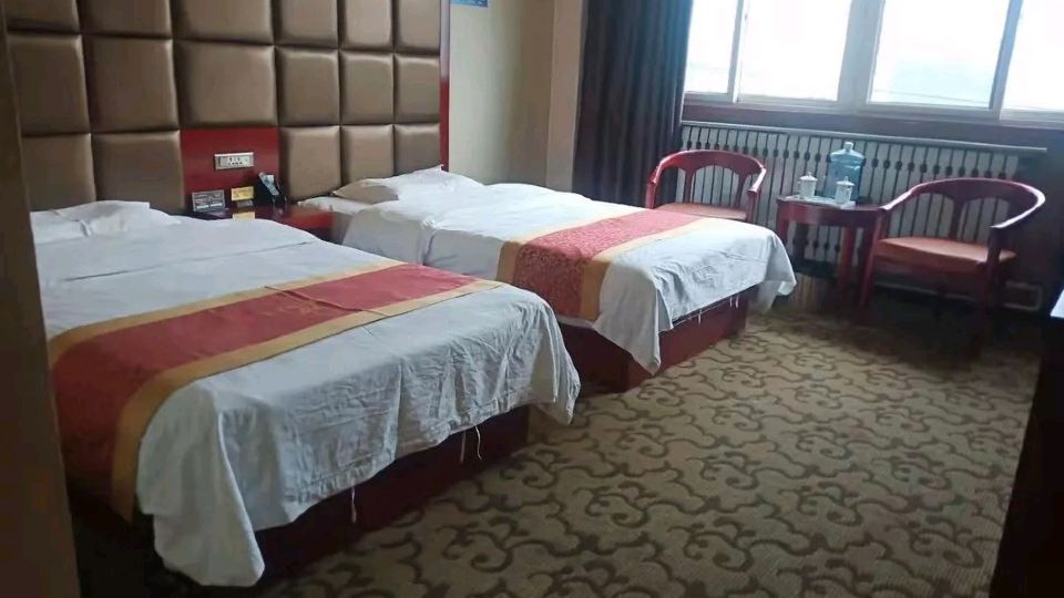 Huangling Yaheng Business Hotel (South Building)