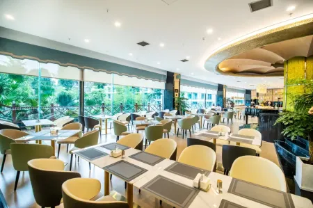 Siyuan Hotel Отели рядом с достопримечательностью «Deng Xiaoping Former Residence Museum»