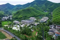 安吉愚舍·溯溪星空泳池親子度假美宿（餘村兩山景區店） 鄰近安吉荷花山漂流服務站的酒店