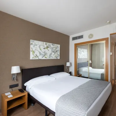 Catalonia Albeniz Hotels near Clot Metro Station