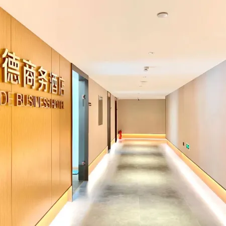 Baide Business Hotel (Qitaihe Pedestrian Street)