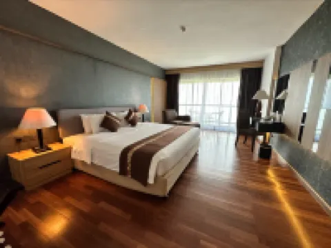 巴塔姆海景假日酒店 農薩酒店