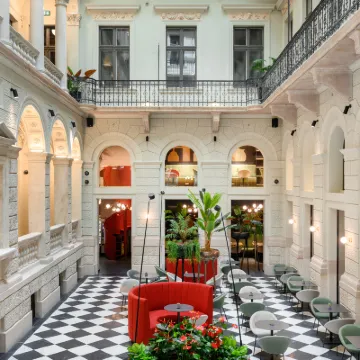 Hotel Oktogon Haggenmacher by Continental Group Hotels near 04. Újpest