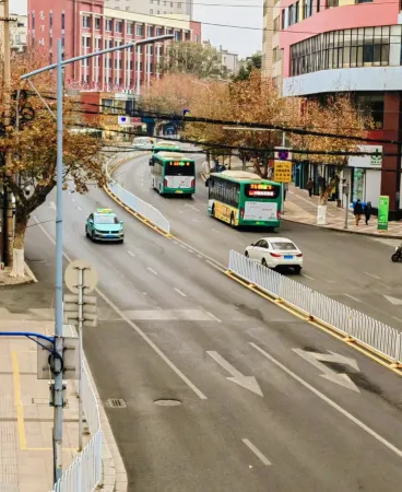 Yukai Shangxuan Smart Light Luxury Hotel (Cuihu Yunda Hospital Branch) Отели рядом с достопримечательностью «Geological Resources and Engineering Postdoctoral Floating Station of Kunming University of Science and Technology»