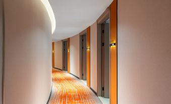 SK Simple Luxury Hotel (Shanghai Xujiahui Gymnasium Subway Station)